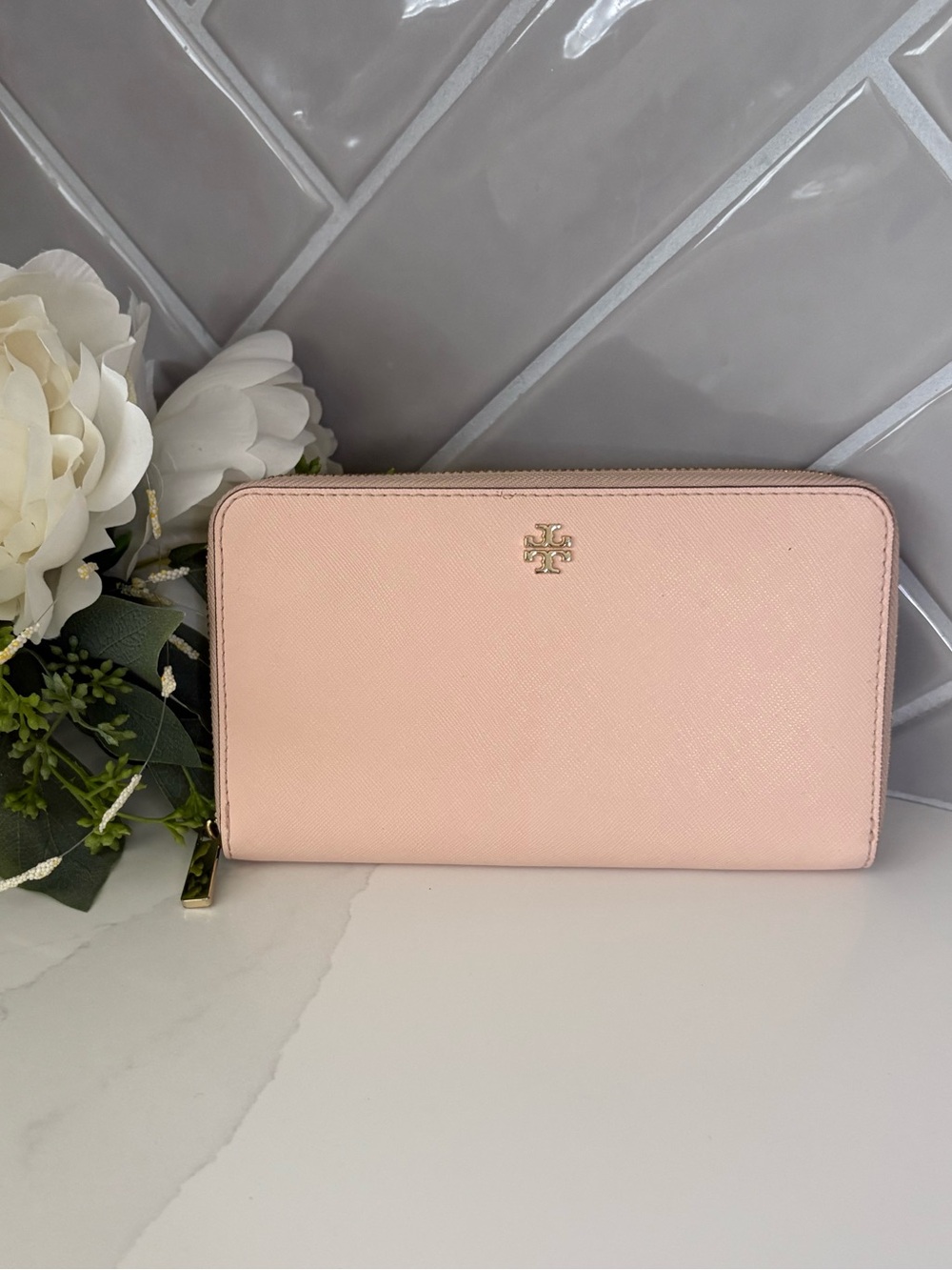 TORY BURCH Saffiano Leather Continental Wallet - Picture 4 of 12